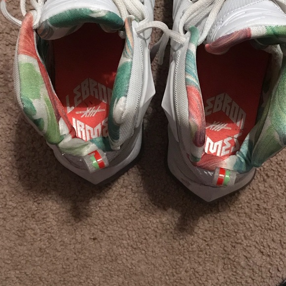 Lebron James Nike’s - Picture 4 of 4